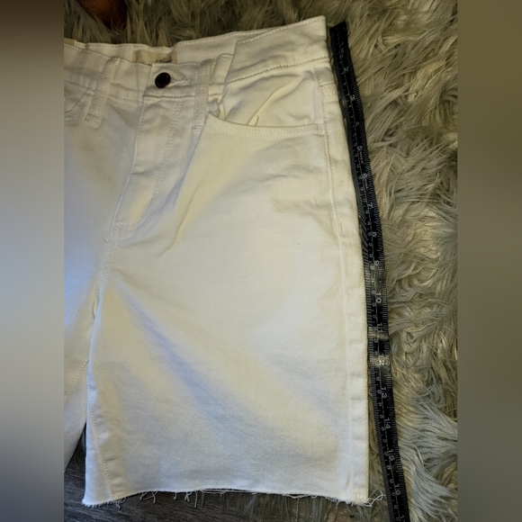 Universal Thread Bermuda Shorts Women Size 0 Off White Slim Hip Leg - Picture 2 of 4